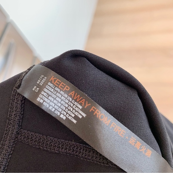 Black High-Waisted Cut-Out Ankle Wave Rider Active Workout Leggings - Picture 10 of 11